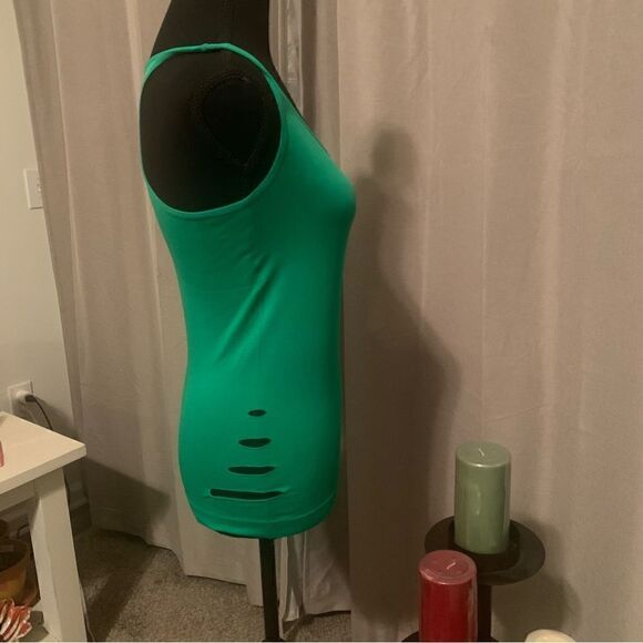 NWT Ladies Tank   - Picture 4 of 8